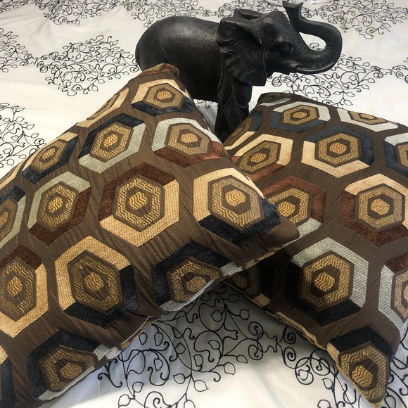 2 Sofa/ Couch/ Bed Accent Pillows - Picture 1 of 2